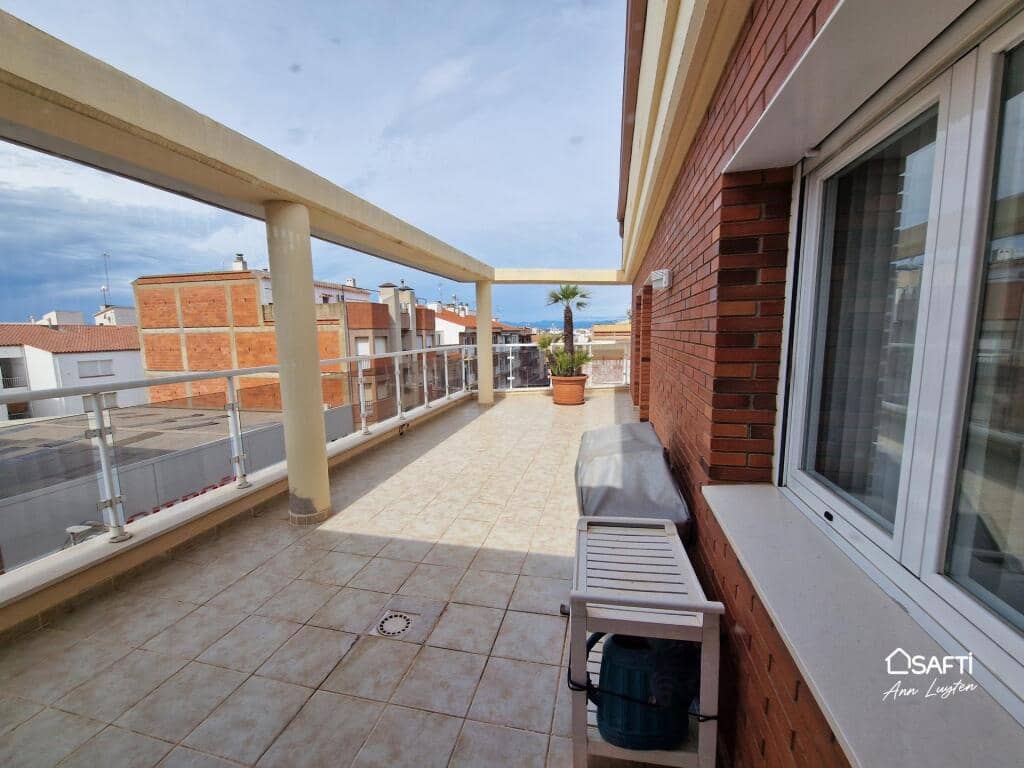 3 soverom Penthouse til salgs i Roses med garasje - € 459 000 (Ref: 9321731)