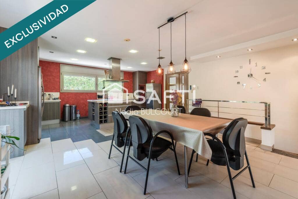 5 sypialnia Willa na sprzedaż w Collbato z basenem garażem - 1 165 000 € (Ref: 9326303)