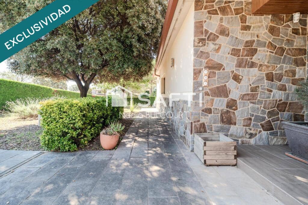 5 sypialnia Willa na sprzedaż w Collbato z basenem garażem - 1 165 000 € (Ref: 9326303)