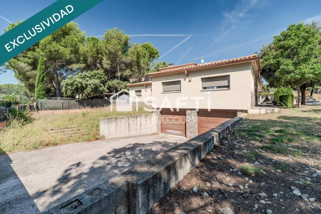 5 sypialnia Willa na sprzedaż w Collbato z basenem garażem - 1 165 000 € (Ref: 9326303)