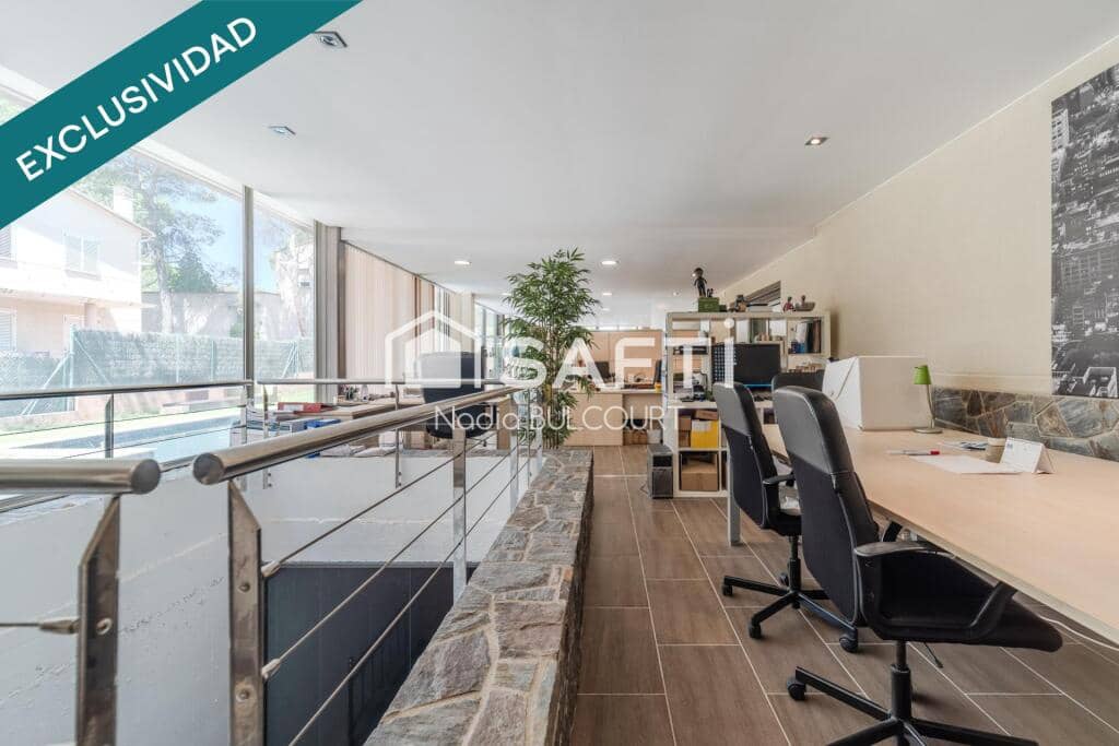 5 sypialnia Willa na sprzedaż w Collbato z basenem garażem - 1 165 000 € (Ref: 9326303)