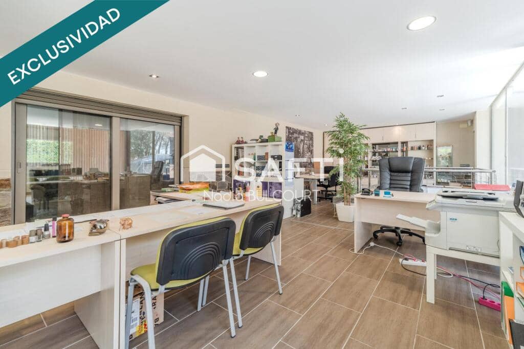 5 sypialnia Willa na sprzedaż w Collbato z basenem garażem - 1 165 000 € (Ref: 9326303)