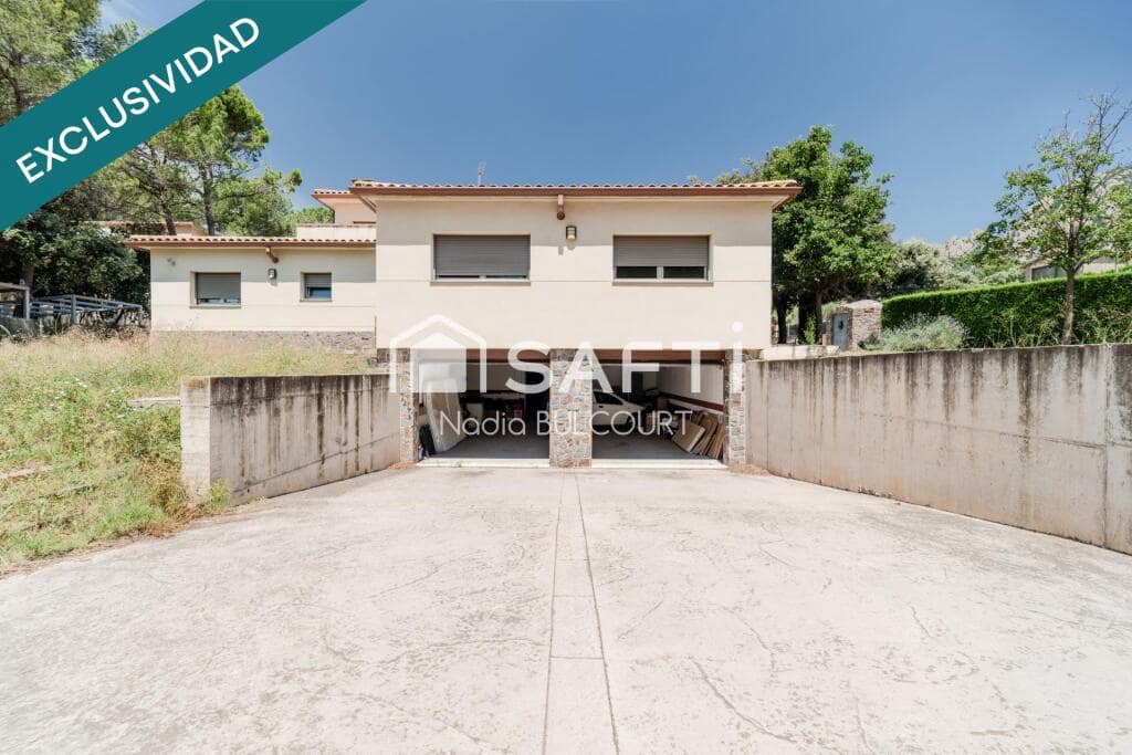 5 sypialnia Willa na sprzedaż w Collbato z basenem garażem - 1 165 000 € (Ref: 9326303)