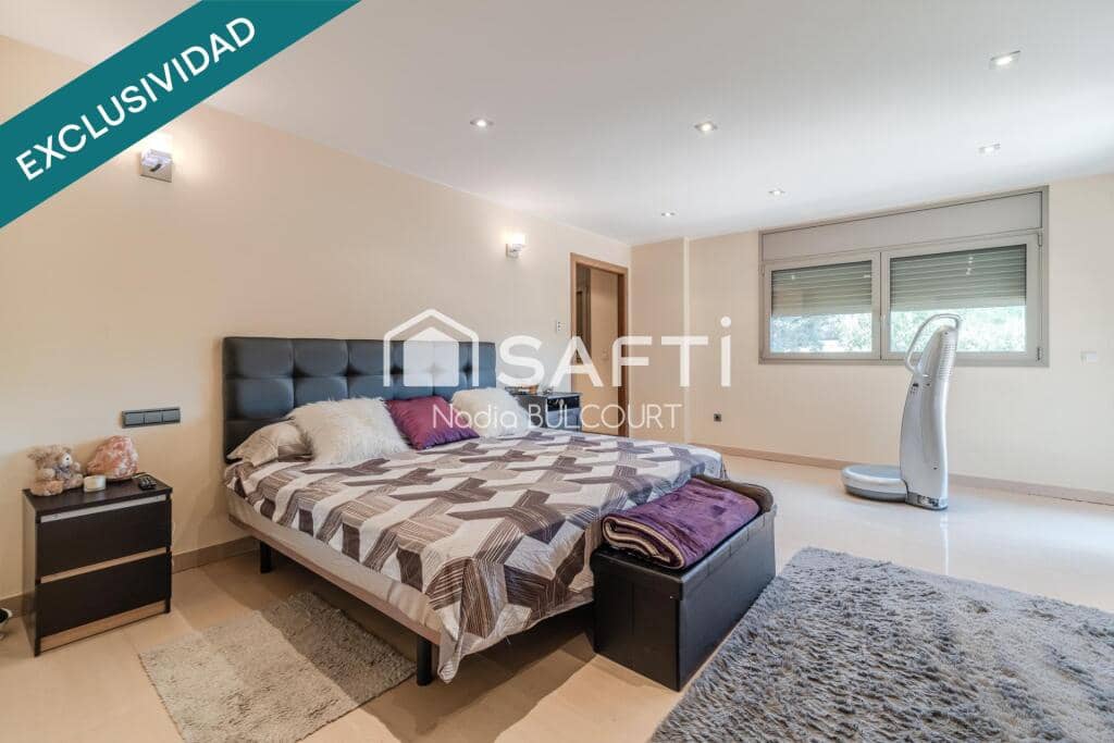 5 sypialnia Willa na sprzedaż w Collbato z basenem garażem - 1 165 000 € (Ref: 9326303)