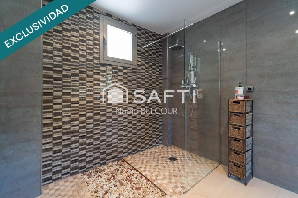 5 sypialnia Willa na sprzedaż w Collbato z basenem garażem - 1 165 000 € (Ref: 9326303)