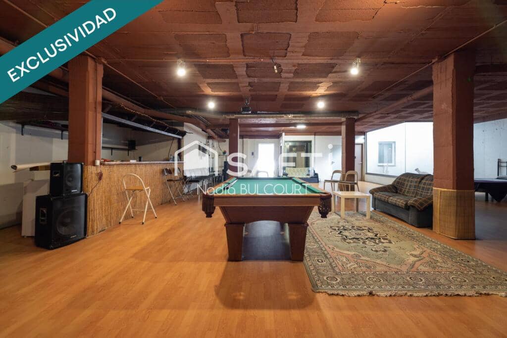 5 sypialnia Willa na sprzedaż w Collbato z basenem garażem - 1 165 000 € (Ref: 9326303)