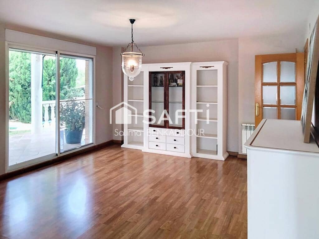 4 bedroom Villa for sale in Pucol with pool garage - € 550,000 (Ref: 9326321)