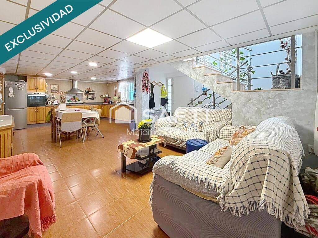 4 makuuhuone Huvila myytävänä paikassa Castello de la Plana mukana uima-altaan 
autotalli - 550 000 € (Ref: 9330520)