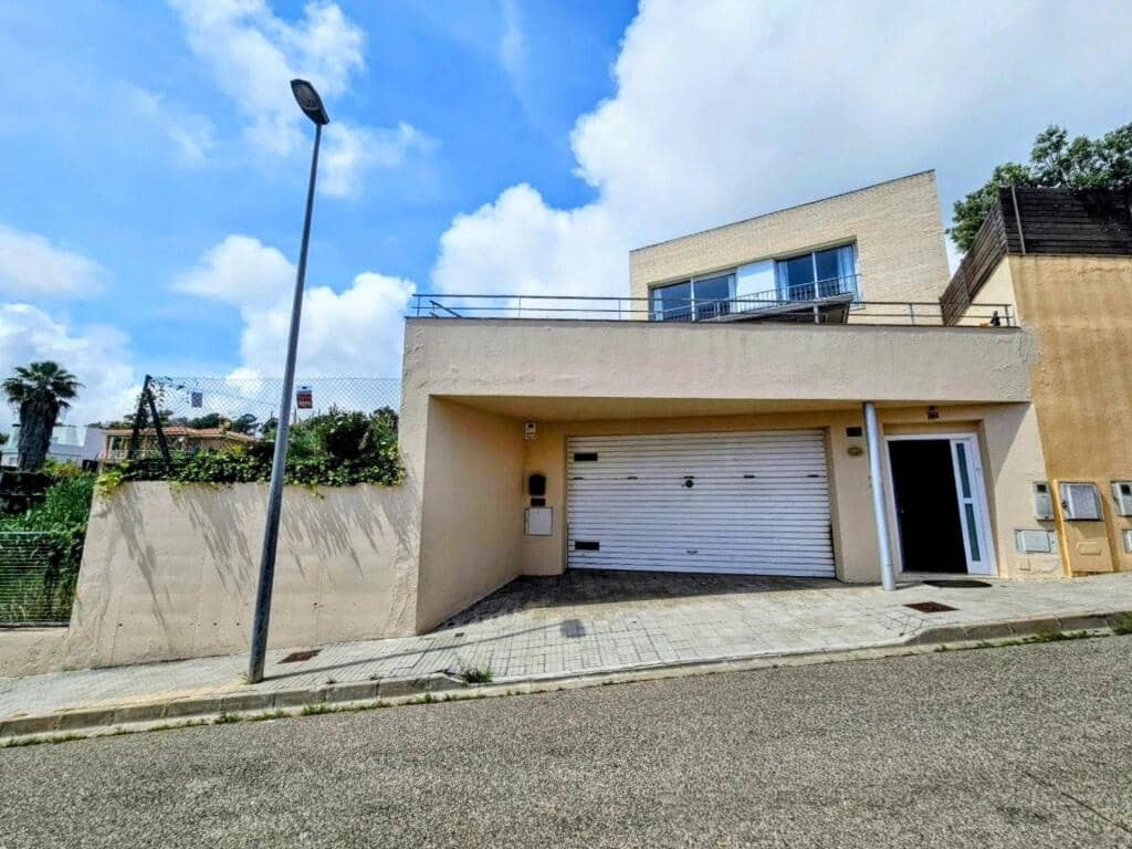 4 soverom Villa til salgs i Lloret de Mar med svømmebasseng garasje - € 650 000 (Ref: 9330522)