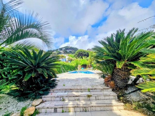 4 soverom Villa til salgs i Roca Grossa, Lloret de Mar med svømmebasseng garasje - € 650 000 (Ref: 9330522)