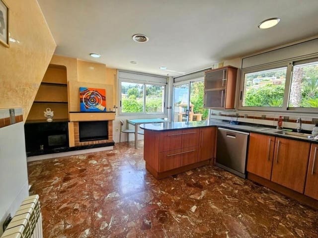 4 soverom Villa til salgs i Roca Grossa, Lloret de Mar med svømmebasseng garasje - € 650 000 (Ref: 9330522)