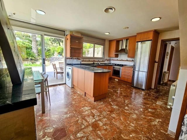 4 soverom Villa til salgs i Roca Grossa, Lloret de Mar med svømmebasseng garasje - € 650 000 (Ref: 9330522)