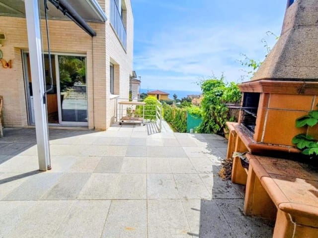 4 soverom Villa til salgs i Roca Grossa, Lloret de Mar med svømmebasseng garasje - € 650 000 (Ref: 9330522)