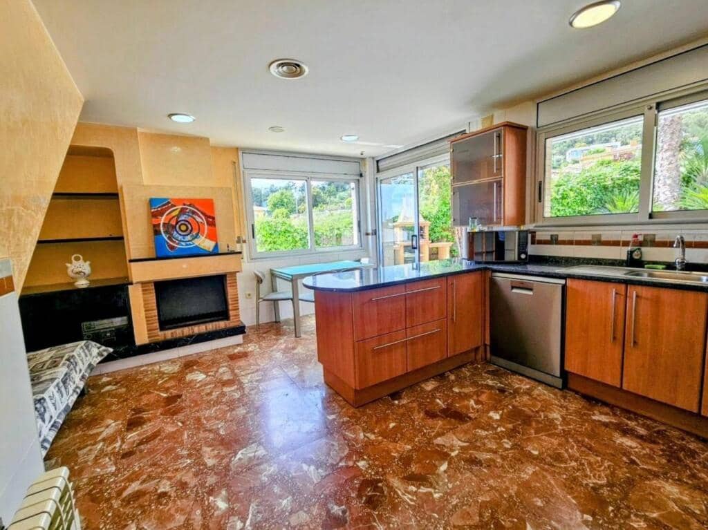 4 soverom Villa til salgs i Lloret de Mar med svømmebasseng garasje - € 650 000 (Ref: 9330522)