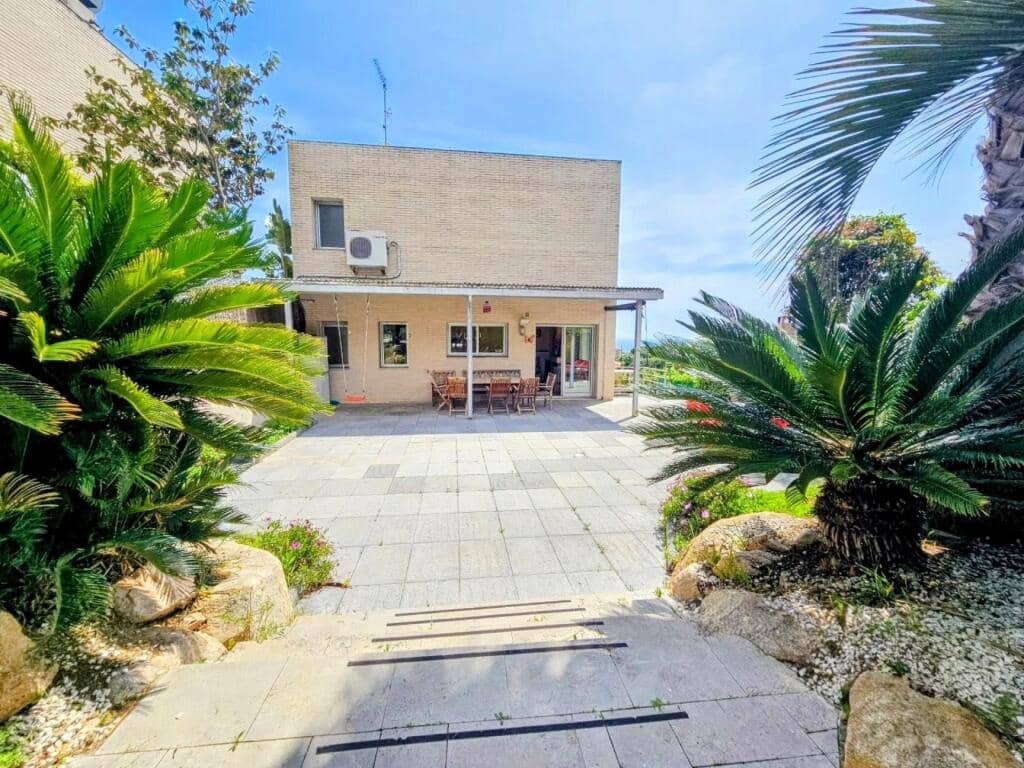 4 soverom Villa til salgs i Lloret de Mar med svømmebasseng garasje - € 650 000 (Ref: 9330522)