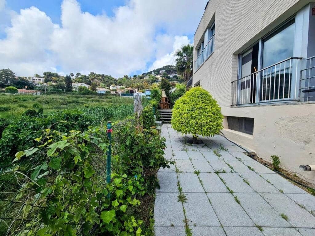 4 soverom Villa til salgs i Lloret de Mar med svømmebasseng garasje - € 650 000 (Ref: 9330522)