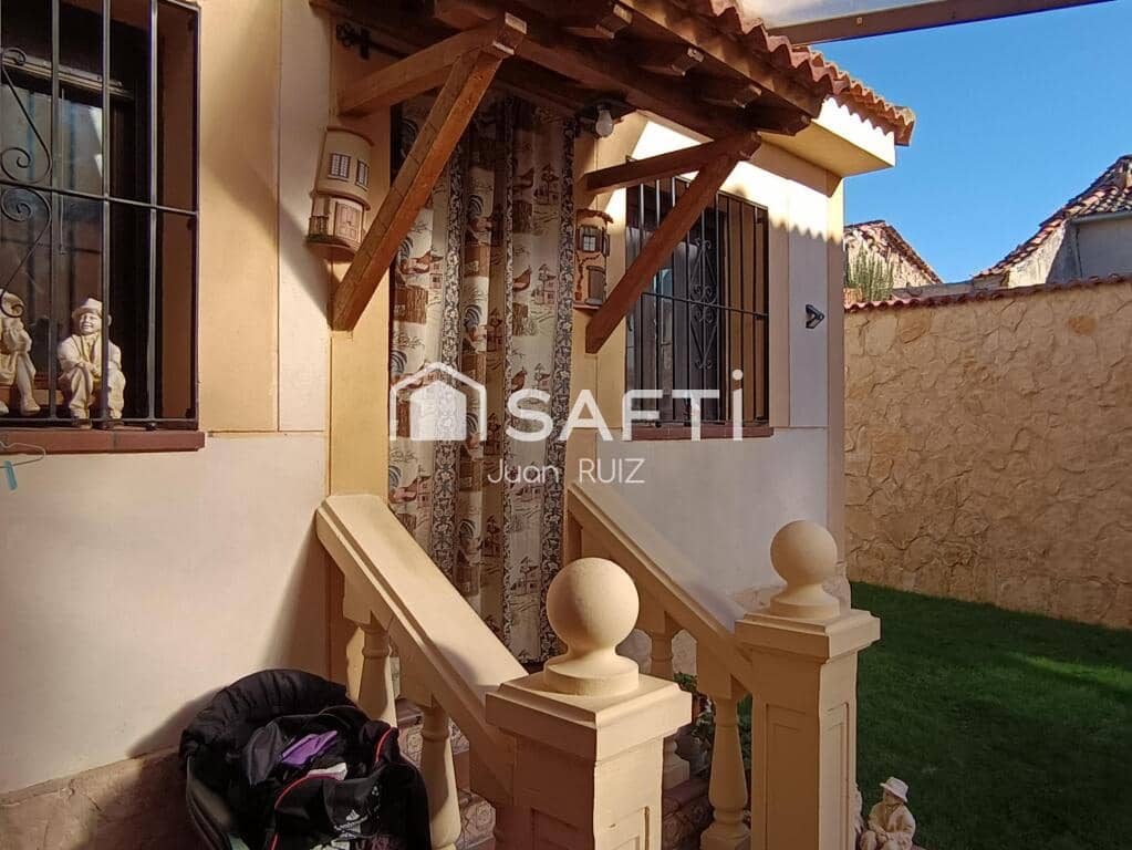 4 soverom Villa til salgs i Los Huertos med svømmebasseng garasje - € 199 000 (Ref: 9334628)