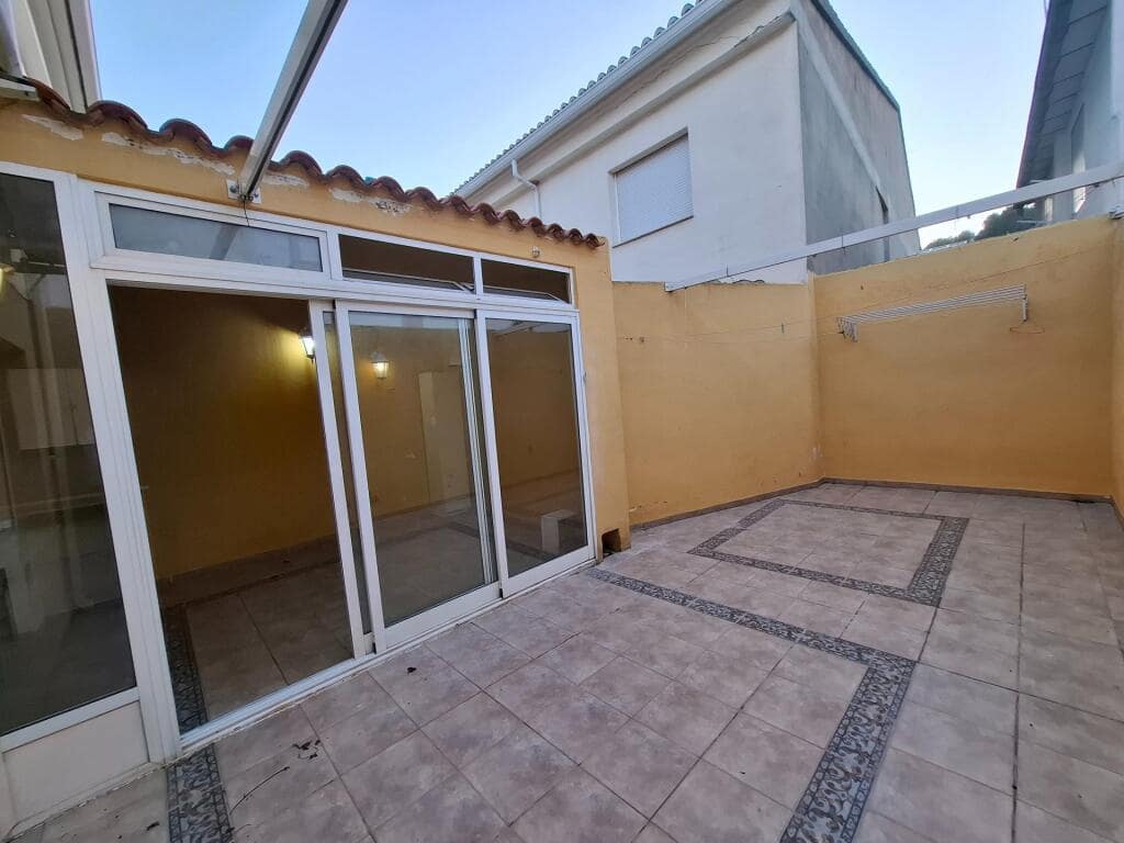 4 bedroom Flat for sale in Castello de Rugat with garage - € 170,000 (Ref: 9337811)