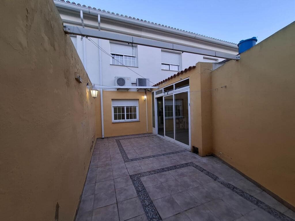 4 bedroom Flat for sale in Castello de Rugat with garage - € 170,000 (Ref: 9337811)