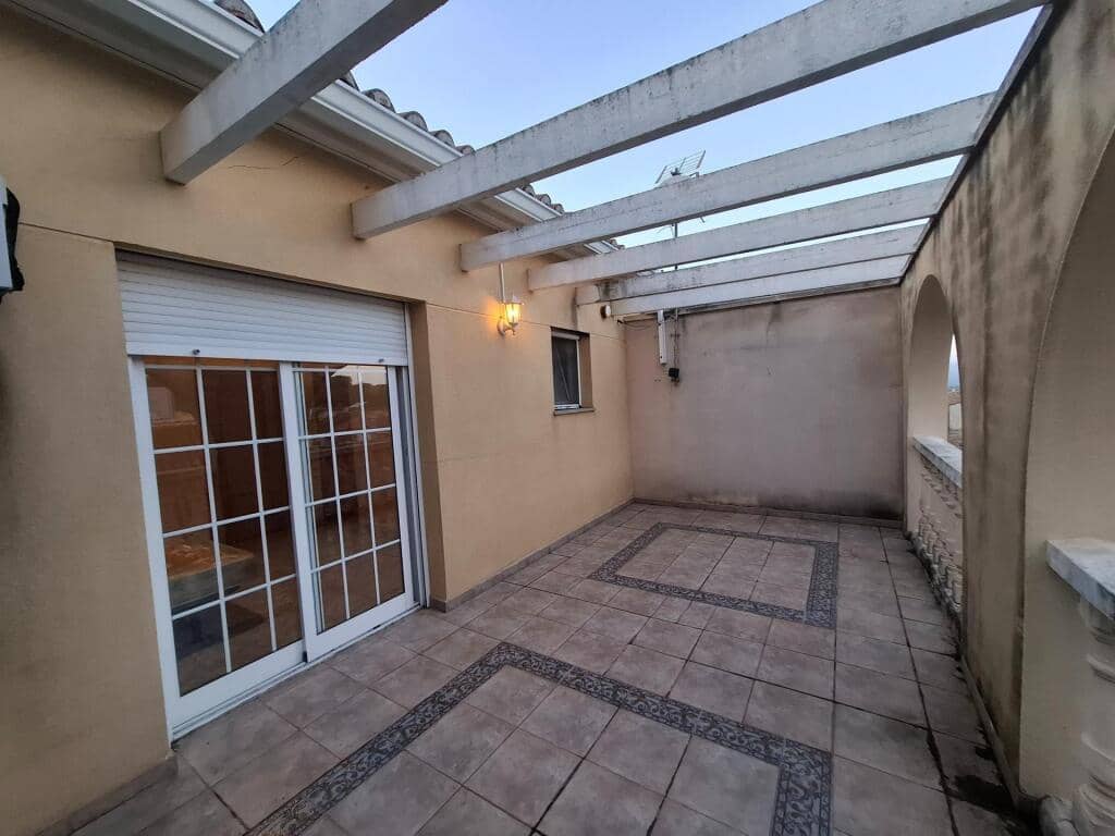 4 bedroom Flat for sale in Castello de Rugat with garage - € 170,000 (Ref: 9337811)