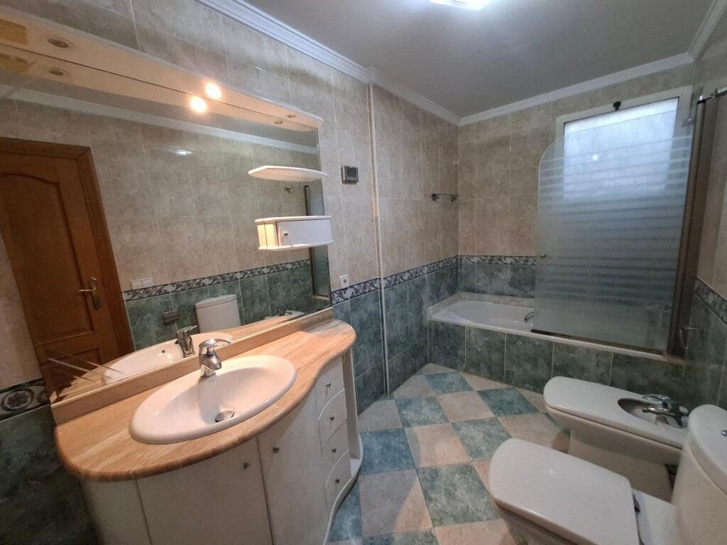 4 bedroom Flat for sale in Castello de Rugat with garage - € 170,000 (Ref: 9337811)