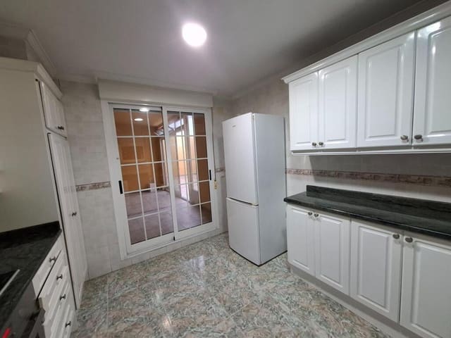 4 soveværelse Lejlighed til salg i Castelló de Rugat med garage - € 170.000 (Ref: 9337811)