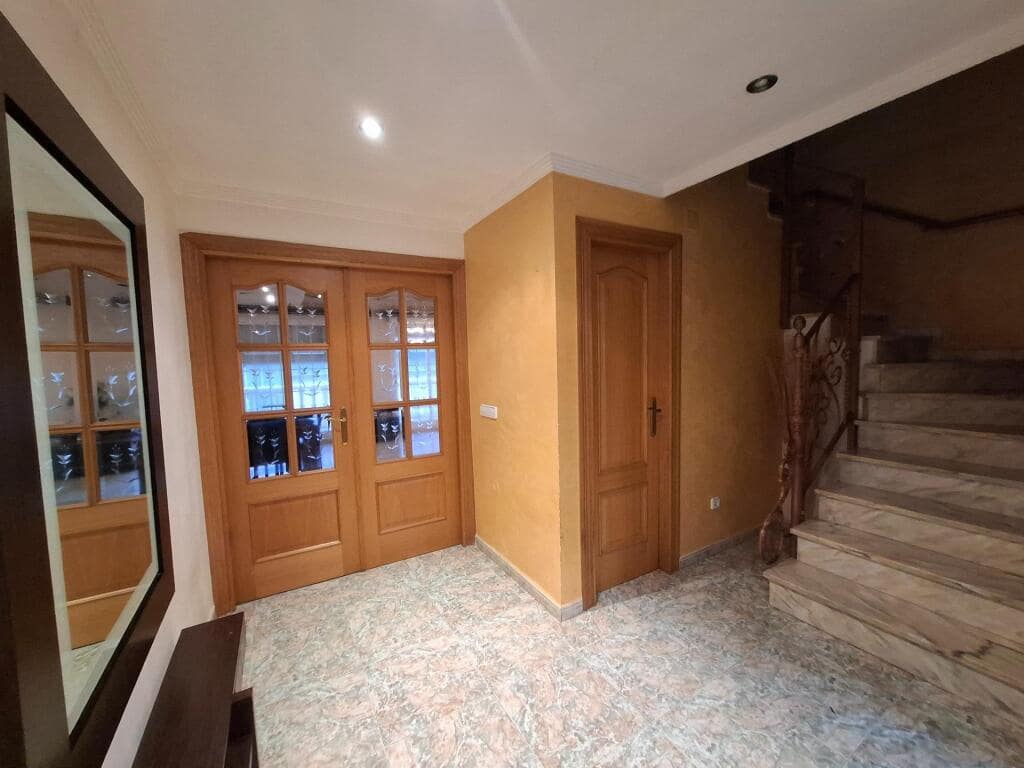 4 bedroom Flat for sale in Castello de Rugat with garage - € 170,000 (Ref: 9337811)