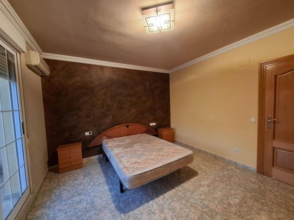 4 bedroom Flat for sale in Castello de Rugat with garage - € 170,000 (Ref: 9337811)