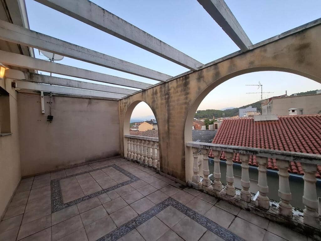 4 bedroom Flat for sale in Castello de Rugat with garage - € 170,000 (Ref: 9337811)