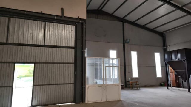 Kommersiell til salgs i Martos - € 400 000 (Ref: 9337815)