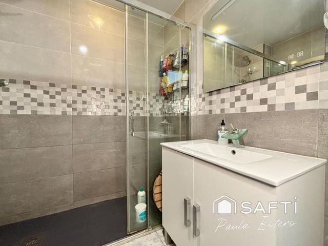 5 slaapkamer Rijtjeshuis te koop in Vilanova i la Geltrú met garage - € 345.000 (Ref: 9337823)