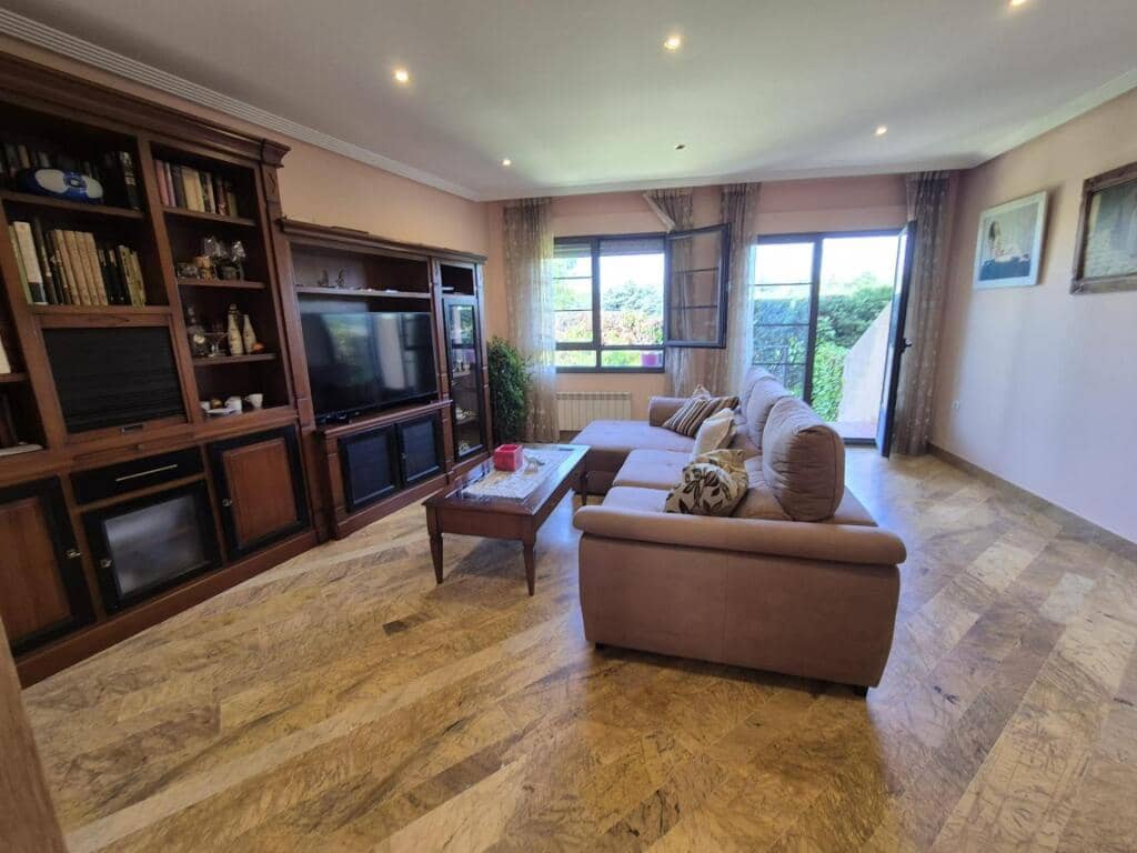 4 slaapkamer Rijtjeshuis te koop in San Andres del Rabanedo met garage - € 332.000 (Ref: 9344649)