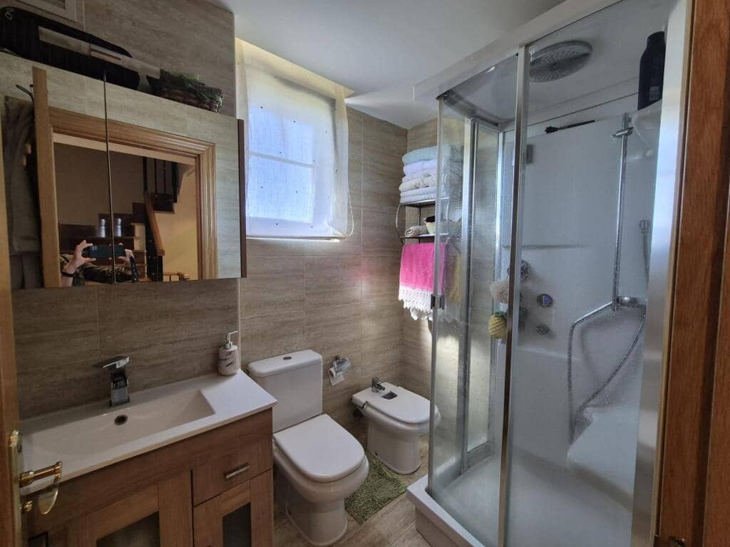 4 slaapkamer Rijtjeshuis te koop in San Andres del Rabanedo met garage - € 332.000 (Ref: 9344649)