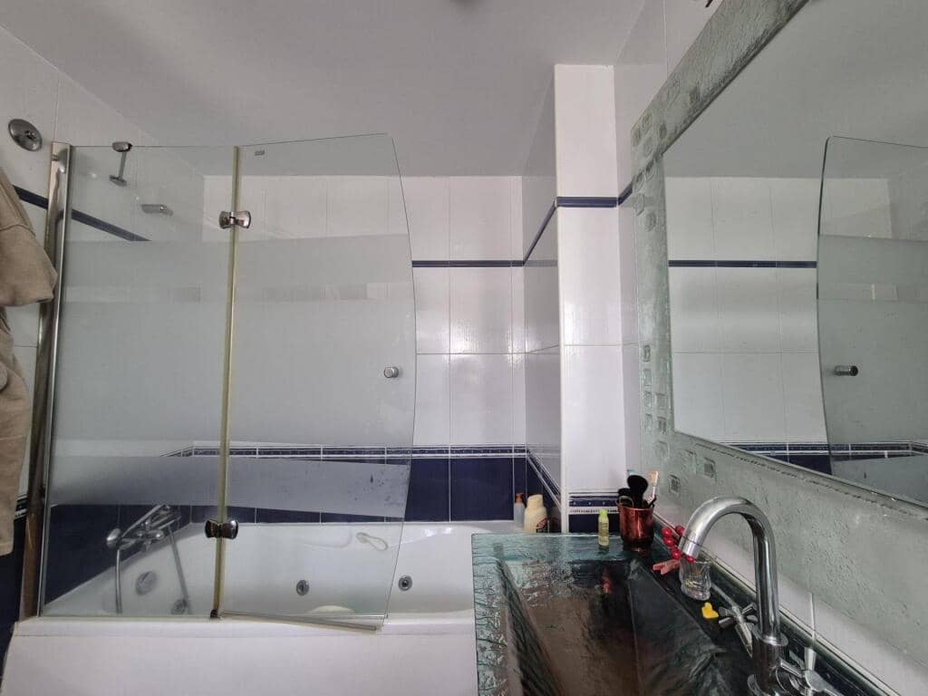 4 slaapkamer Rijtjeshuis te koop in San Andres del Rabanedo met garage - € 332.000 (Ref: 9344649)