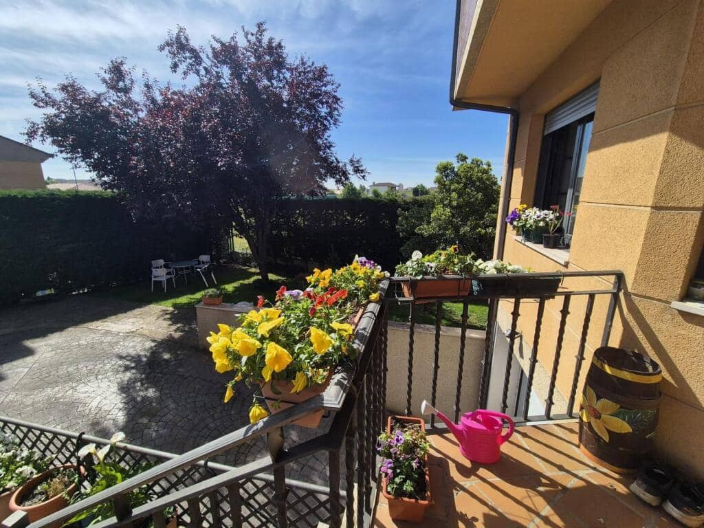 4 slaapkamer Rijtjeshuis te koop in San Andres del Rabanedo met garage - € 332.000 (Ref: 9344649)