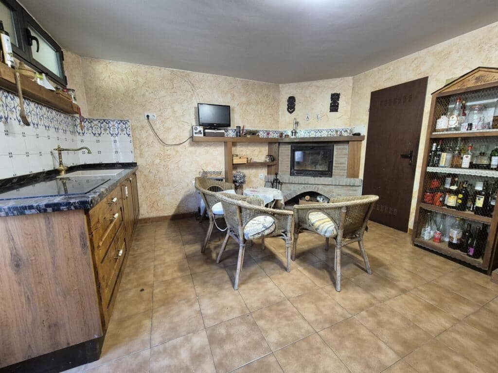 4 slaapkamer Rijtjeshuis te koop in San Andres del Rabanedo met garage - € 332.000 (Ref: 9344649)