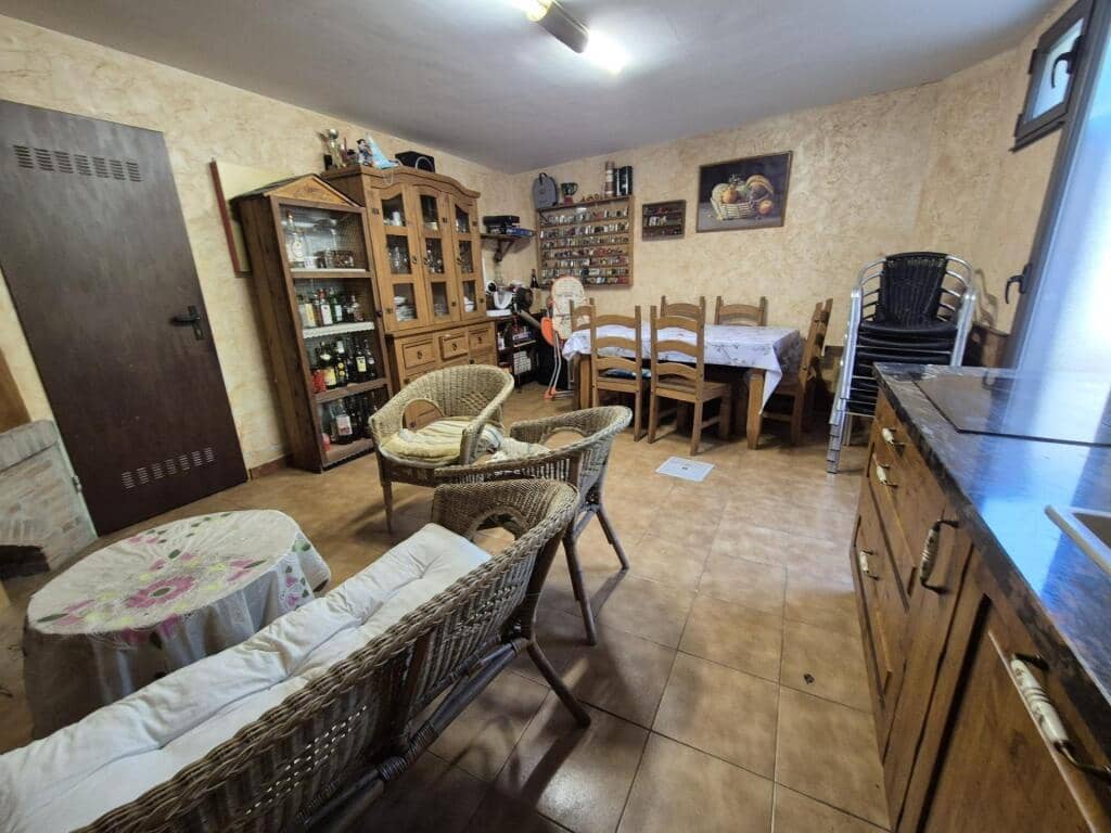 4 slaapkamer Rijtjeshuis te koop in San Andres del Rabanedo met garage - € 332.000 (Ref: 9344649)