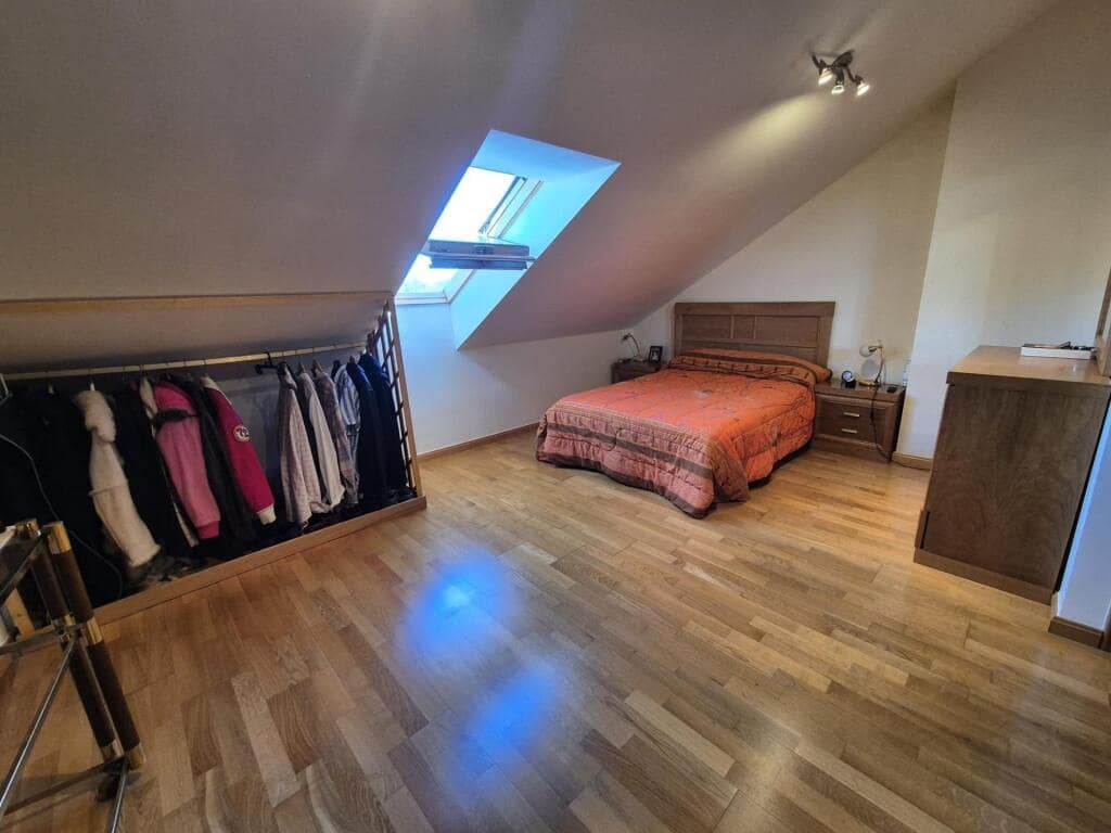 4 slaapkamer Rijtjeshuis te koop in San Andres del Rabanedo met garage - € 332.000 (Ref: 9344649)