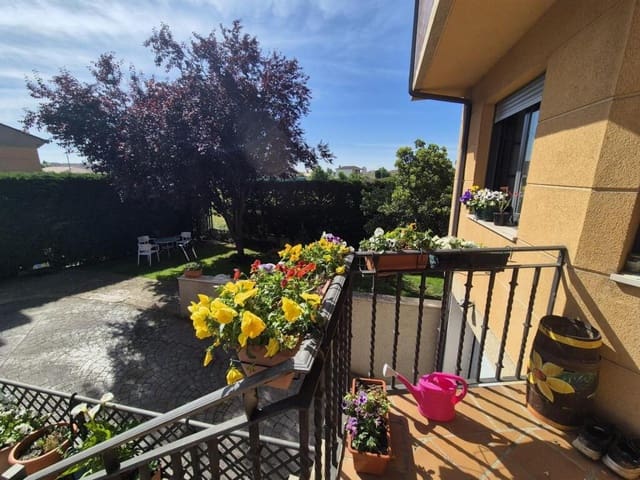 4 slaapkamer Rijtjeshuis te koop in San Andrés del Rabanedo met garage - € 332.000 (Ref: 9344649)