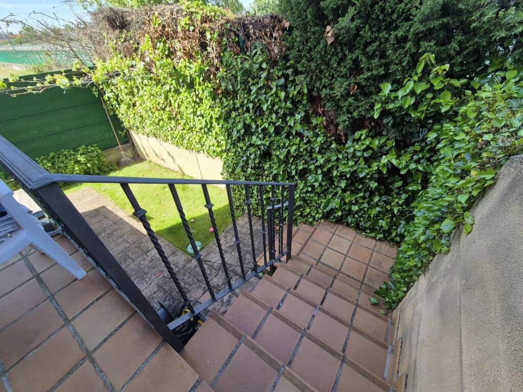 4 slaapkamer Rijtjeshuis te koop in San Andres del Rabanedo met garage - € 332.000 (Ref: 9344649)