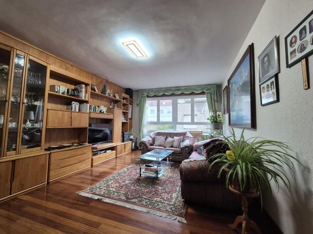 10 soveværelse Villa til salg i León by med garage - € 450.000 (Ref: 9344651)