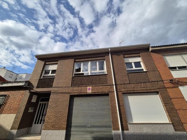 Chalet de 10 habitaciones en León ciudad en venta con garaje - 427.500 € (Ref: 9344651)