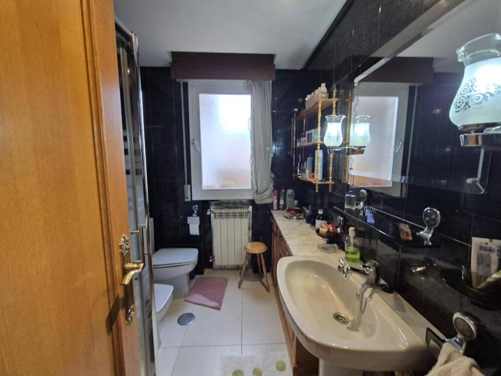 10 soveværelse Villa til salg i Leon by med garage - € 450.000 (Ref: 9344651)