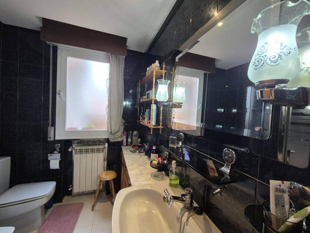 10 soveværelse Villa til salg i Leon by med garage - € 450.000 (Ref: 9344651)