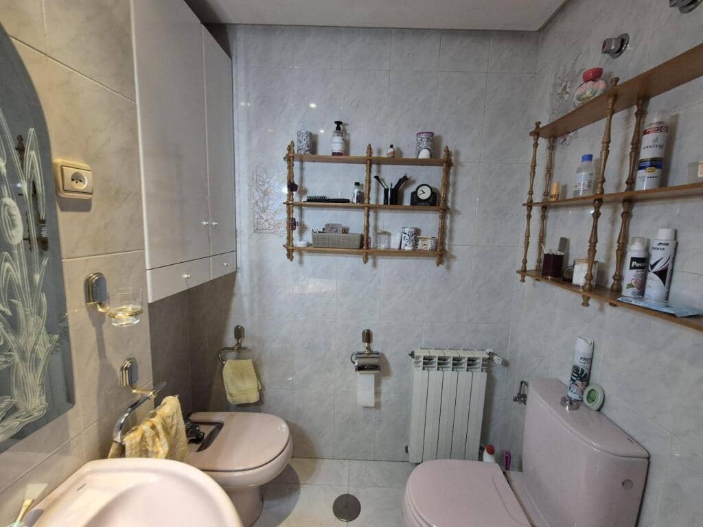 10 soveværelse Villa til salg i Leon by med garage - € 450.000 (Ref: 9344651)