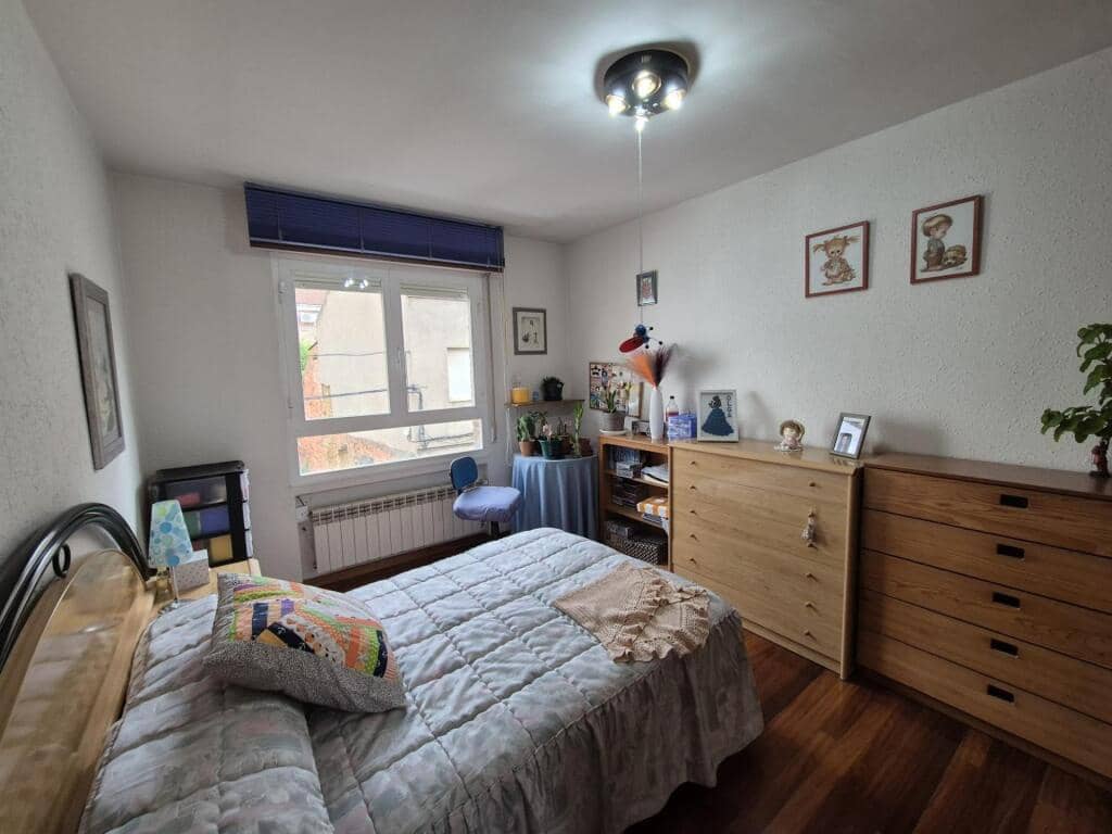 10 soveværelse Villa til salg i Leon by med garage - € 450.000 (Ref: 9344651)