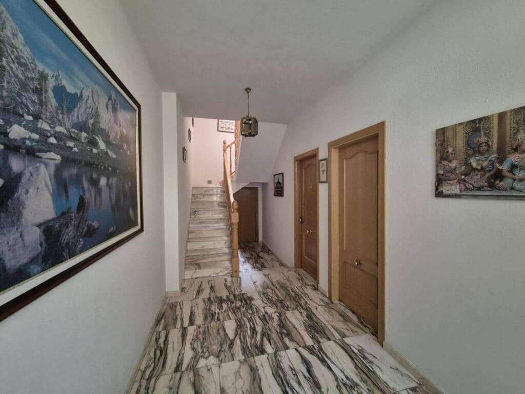 10 soveværelse Villa til salg i Leon by med garage - € 450.000 (Ref: 9344651)