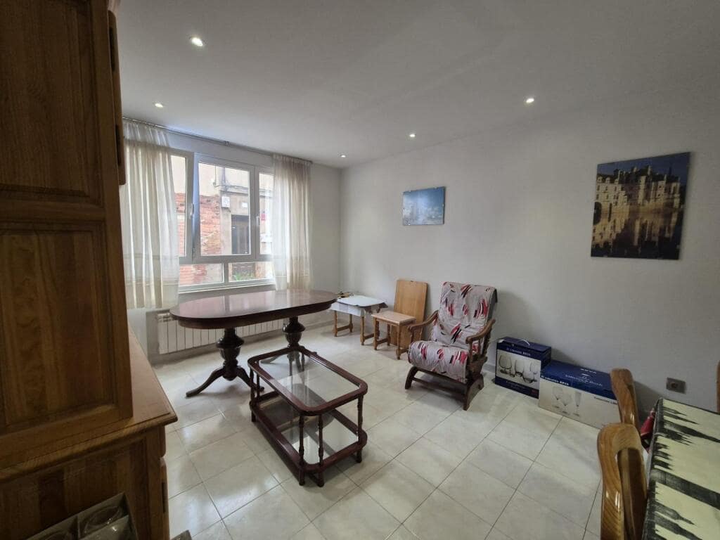 10 soveværelse Villa til salg i Leon by med garage - € 450.000 (Ref: 9344651)