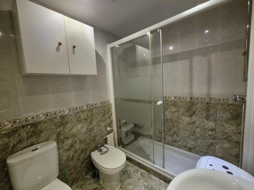 10 soveværelse Villa til salg i Leon by med garage - € 450.000 (Ref: 9344651)