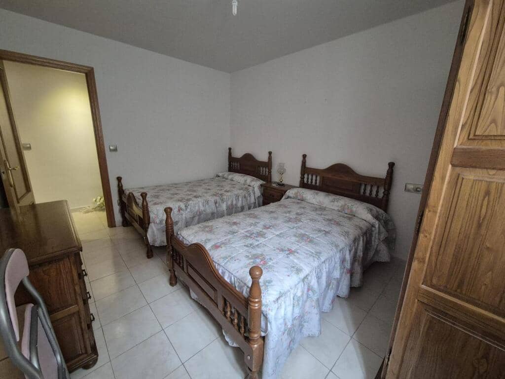 10 soveværelse Villa til salg i Leon by med garage - € 450.000 (Ref: 9344651)